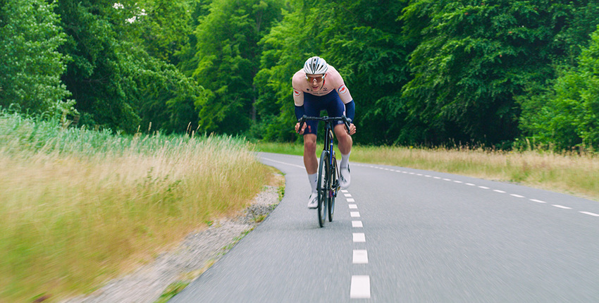 De snelheid van de baan naar de weg