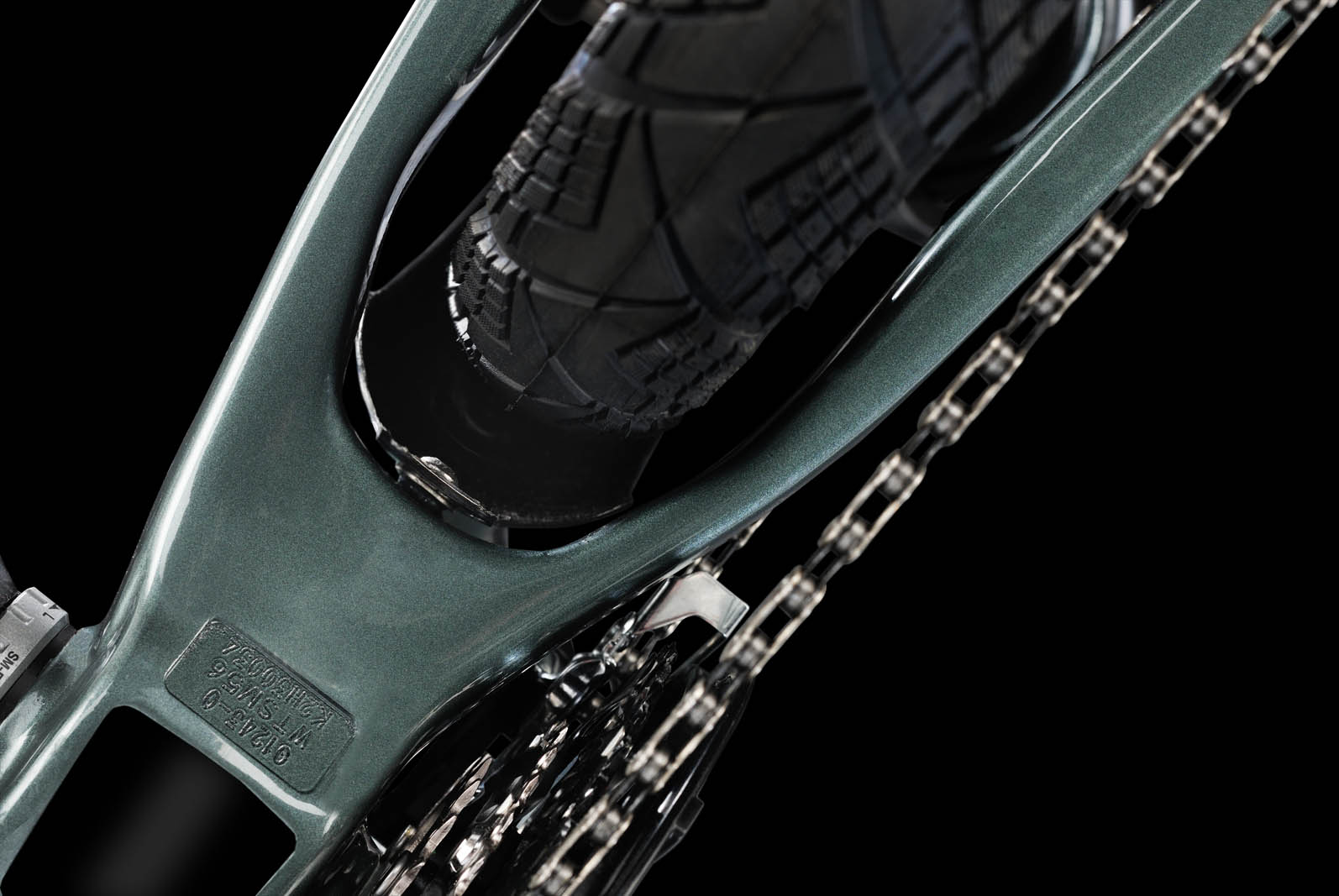 Clearance for wide tyres